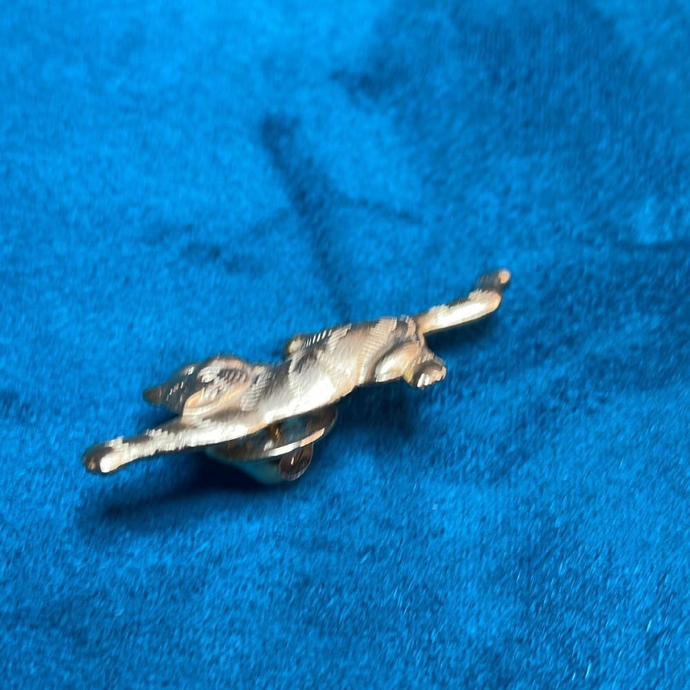 Small JJ Cat Pin Brooch - Picture 3 of 6
